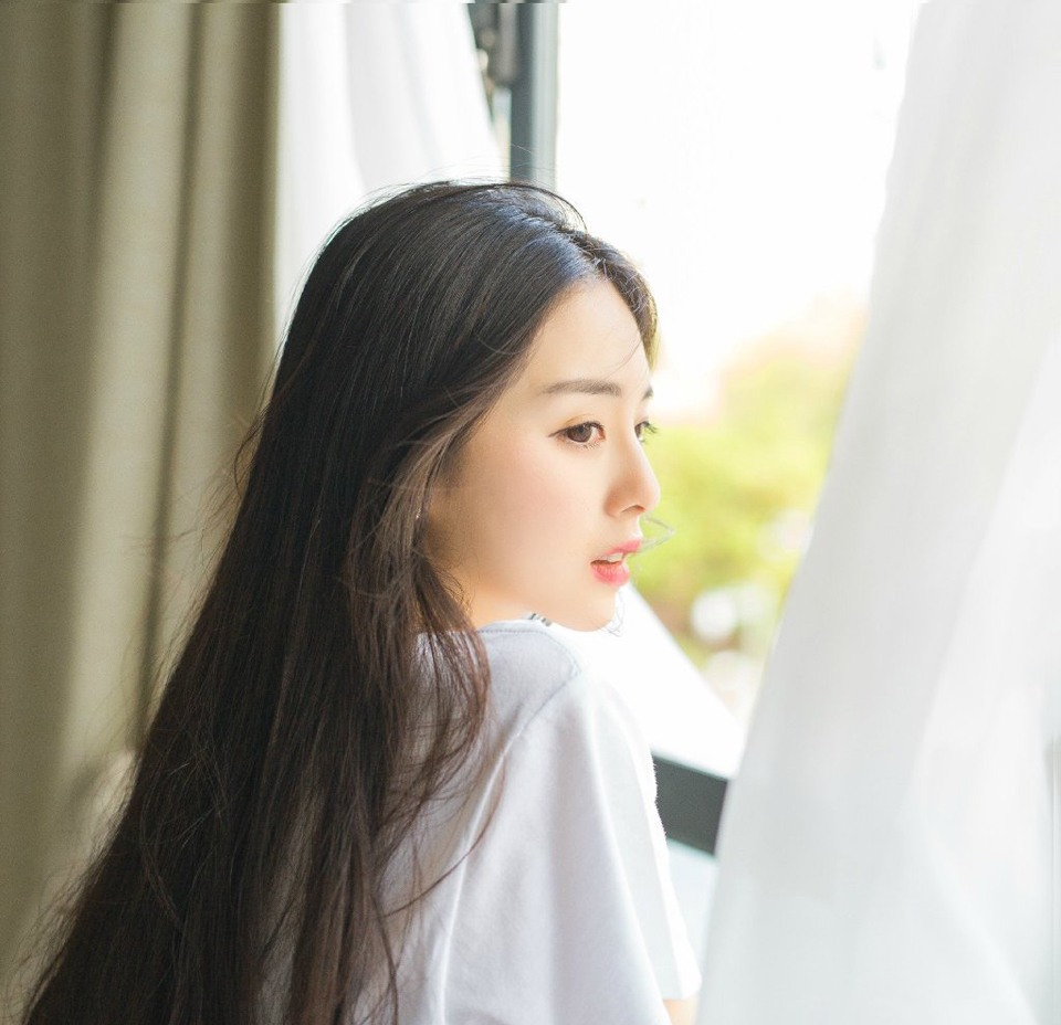 “原本我也如此认为。”诸葛亮摇头道：“但关中能够如此轻易兵不血刃拿下成都，皆是此人所谋。”